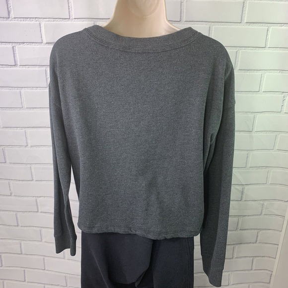 Victoria Secret Sport Women's Gray Cropped Sweatshirt Size Medium Top Pullover - Picture 3 of 5